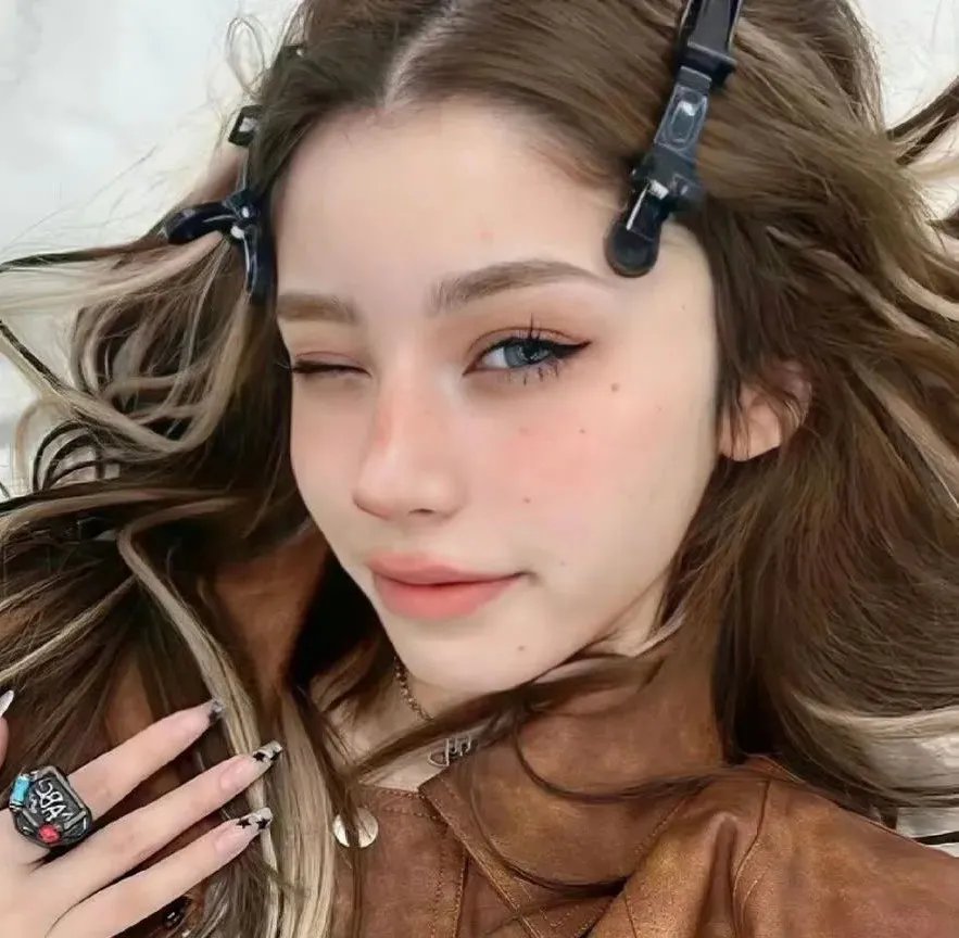 所以......和黑粉结婚了